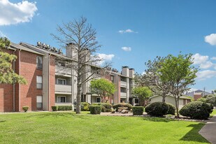 Claro Court in Dallas, TX - Building Photo