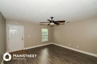 8125 Cahoon Dr W in Jacksonville, FL - Foto de edificio - Building Photo