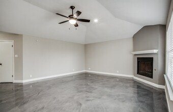 6103 John Chapman in San Antonio, TX - Foto de edificio - Building Photo