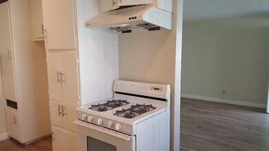 909 S 2nd St, Unit A in Alhambra, CA - Building Photo - Building Photo