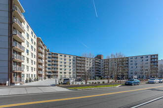 Charles River Towers in Watertown, MA - Building Photo - Building Photo