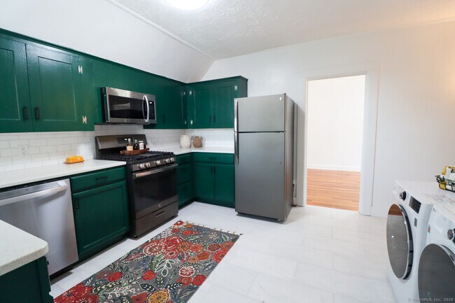 190 Montauk Ave in New London, CT - Building Photo - Building Photo