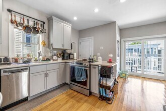 8 W Bellflower St in Boston, MA - Building Photo - Building Photo