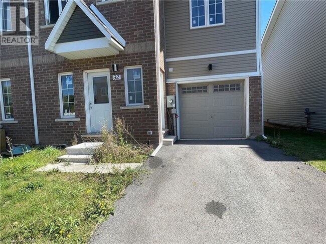 32 Waterleaf Trl in Welland, ON - Building Photo - Building Photo
