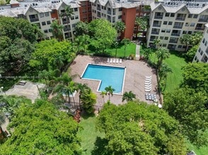 8120 Geneva Ct, Unit 150 in Doral, FL - Building Photo - Building Photo