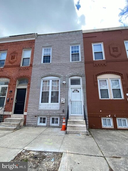 property at 325 E 21st St