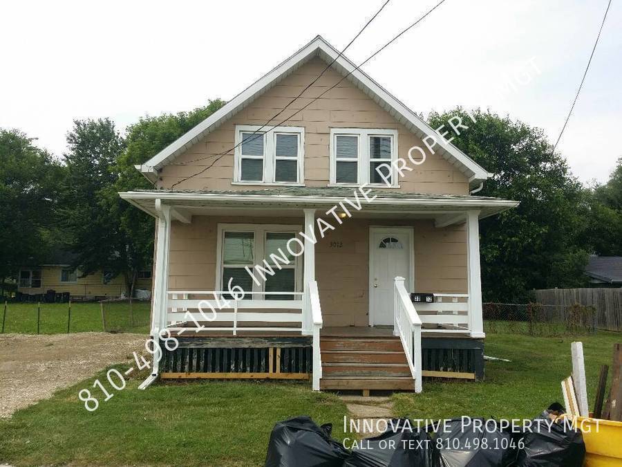 3012 S Grand Traverse St in Flint, MI - Building Photo