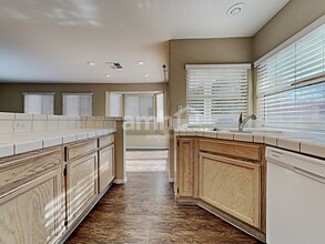 1824 Glenwillow Dr in Las Vegas, NV - Building Photo - Building Photo
