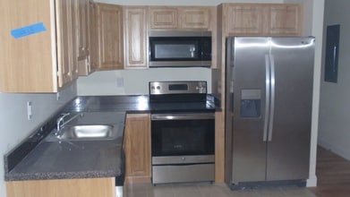 20 W Rosseter St in Brockton, MA - Building Photo - Building Photo