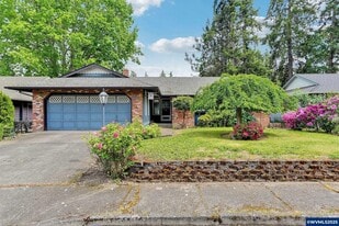 2420 La Jolla Ct NW in Salem, OR - Building Photo