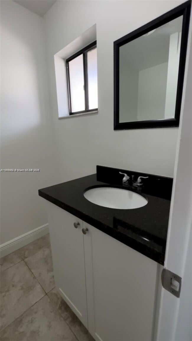 8015 SW 107th Ave, Unit 309 in Miami, FL - Foto de edificio - Building Photo