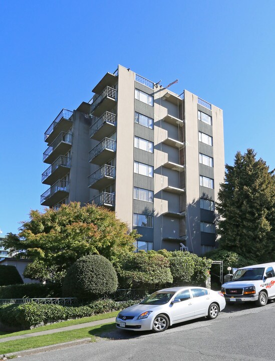 Hawaiian Villa Apartments in Vancouver, BC - Building Photo