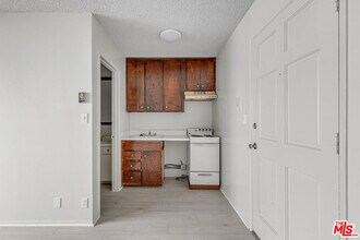 1811 Parnell Ave in Los Angeles, CA - Building Photo - Building Photo