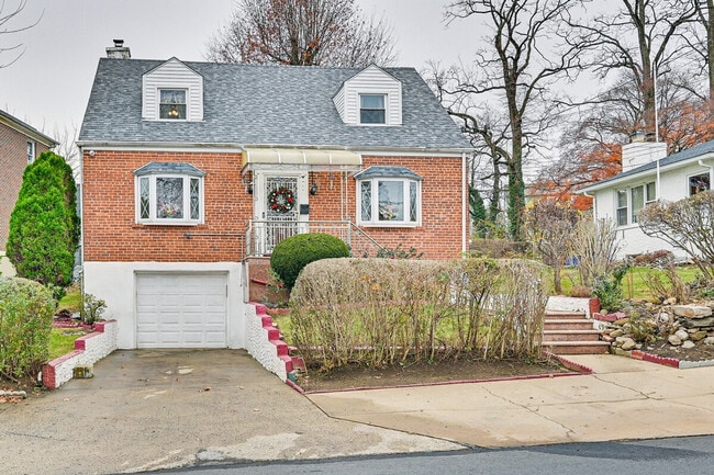 80 W Kingsbridge Rd in Mount Vernon, NY - Building Photo - Building Photo
