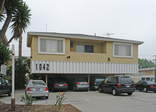 1042 S Holt Ave in Los Angeles, CA - Building Photo - Building Photo