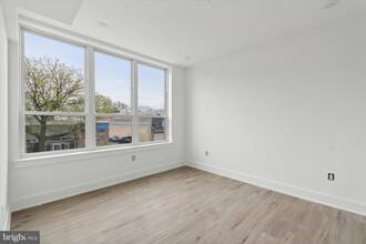 139 W Chelten Ave, Unit 402 in Philadelphia, PA - Building Photo - Building Photo