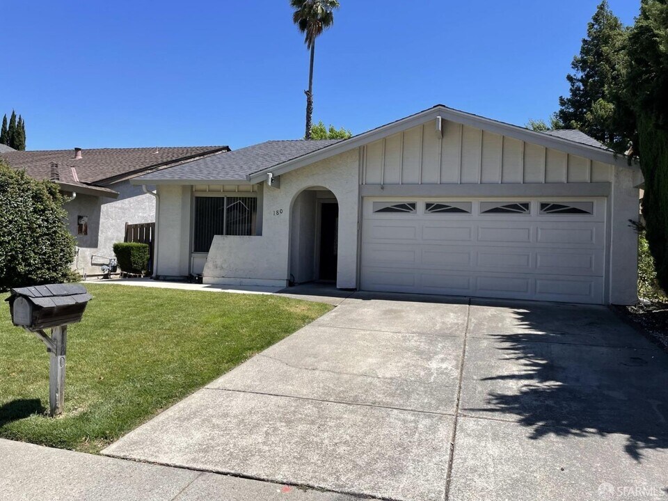 180 Valdivia Cir in San Ramon, CA - Building Photo