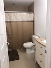 8331 SW 31st St in Miami, FL - Foto de edificio - Building Photo