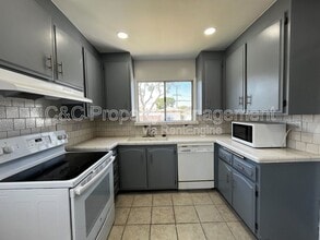 5934 E Conant St in Long Beach, CA - Building Photo - Building Photo