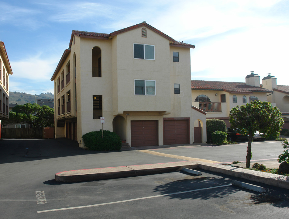 2317 Beach Blvd in Pacifica, CA - Building Photo