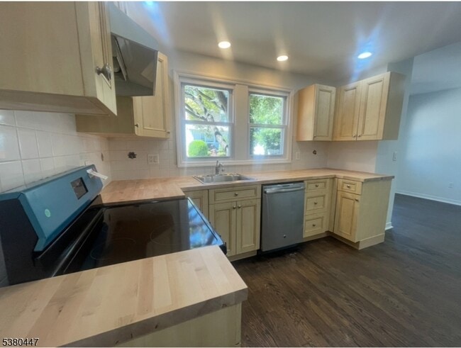 298 Farrant Terrace in Teaneck, NJ - Building Photo - Building Photo