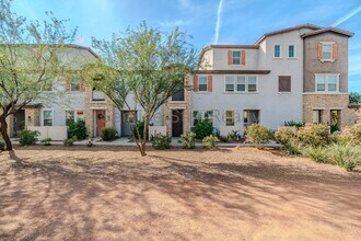 5815 S 23rd Way in Phoenix, AZ - Building Photo - Building Photo