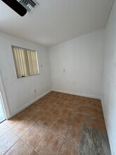 1285 NE 143rd St in North Miami, FL - Foto de edificio - Building Photo