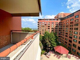 1021 Arlington Blvd in Arlington, VA - Building Photo