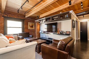 90 Wareham St, Unit 403 in Boston, MA - Building Photo