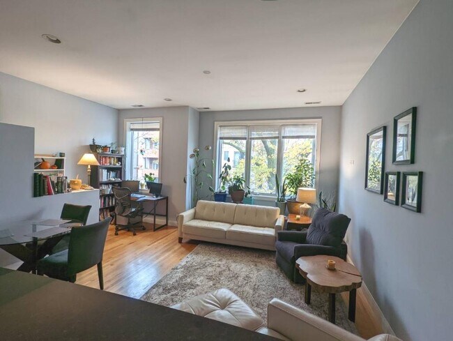 2426 W Erie St in Chicago, IL - Building Photo - Building Photo