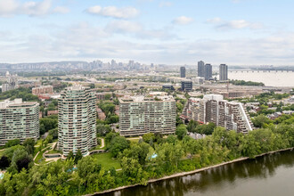 60 Berlioz Rue in Montréal, QC - Building Photo - Building Photo