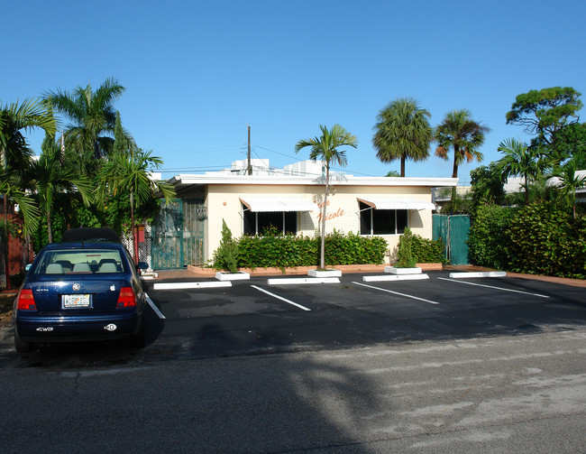 729 NE 5th Ave in Fort Lauderdale, FL - Building Photo - Building Photo