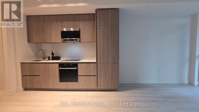 110 Broadway Ave in Toronto, ON - Building Photo - Building Photo