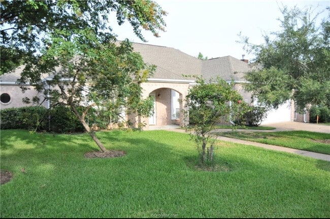 9310 Stonebridge Dr in College Station, TX - Building Photo - Building Photo
