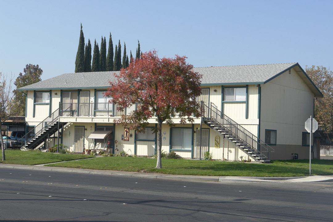 2461 1st St in Atwater, CA - Building Photo