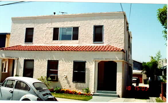 1431-1437 E Hellman St in Long Beach, CA - Foto de edificio - Building Photo
