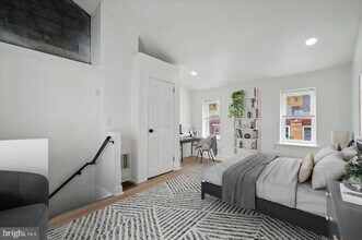 107 W Thompson St in Philadelphia, PA - Building Photo - Building Photo