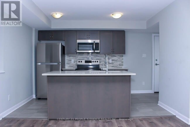 305 Eldorado Private in Ottawa, ON - Building Photo - Building Photo