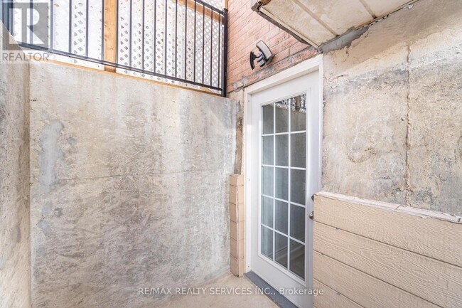 26 Vodden St W in Brampton, ON - Building Photo - Building Photo