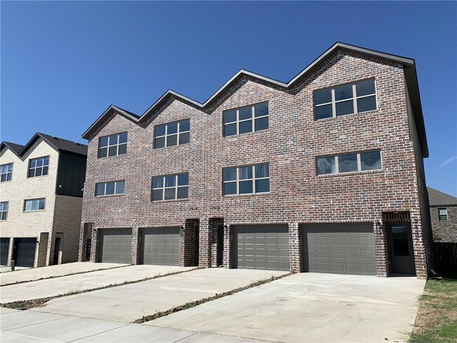 2614 SW Livingston Square in Bentonville, AR - Building Photo - Building Photo