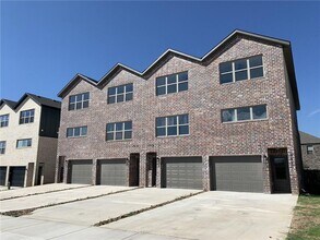 2614 SW Livingston Square in Bentonville, AR - Building Photo - Building Photo