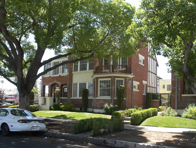 4303-4313 W 1st St in Los Angeles, CA - Foto de edificio - Building Photo