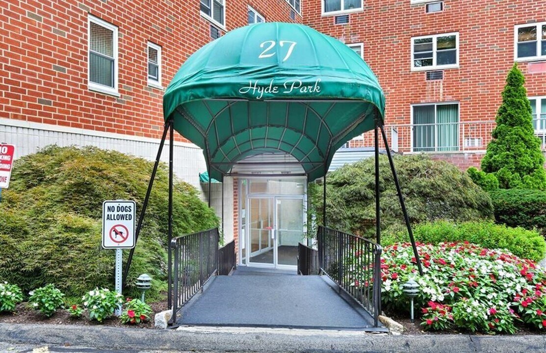 27 Northill St, Unit 3Z in Stamford, CT - Building Photo