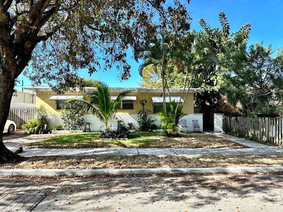 527 48th St in West Palm Beach, FL - Building Photo