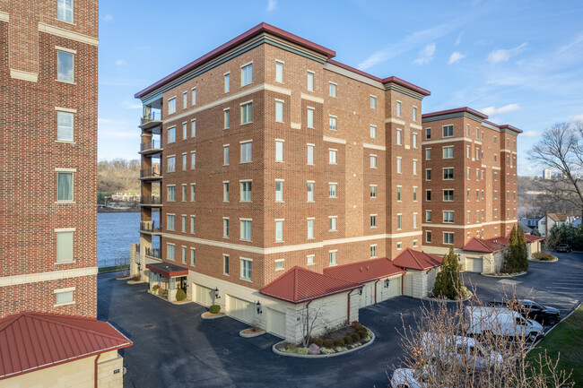 Waters Edge at Bellevue in Bellevue, KY - Building Photo - Building Photo