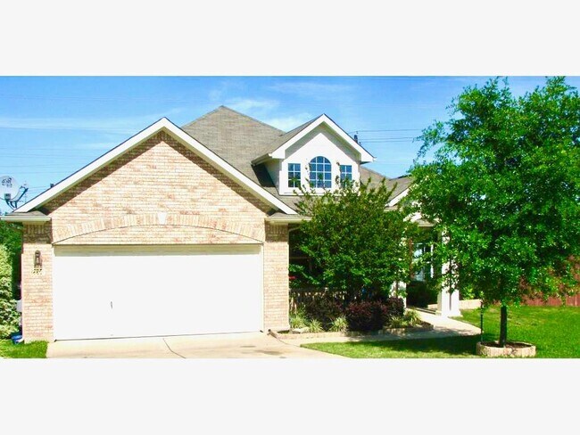 2200 Lou John St in Austin, TX - Building Photo - Building Photo