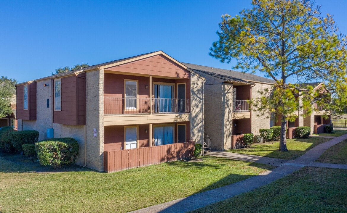 Bankside Village in Houston, TX - Building Photo