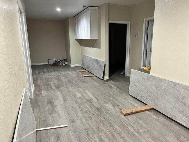 2525 N Sierra Way in San Bernardino, CA - Foto de edificio - Building Photo