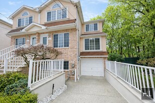 ORBIT LANE, Unit 1 in Staten Island, NY - Building Photo