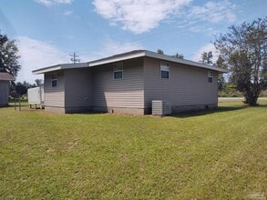 7180 E Gate Rd in Milton, FL - Building Photo - Building Photo